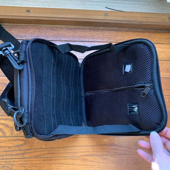 EUC Nintendo DS game system bag w/ strap - Picture 4 of 5